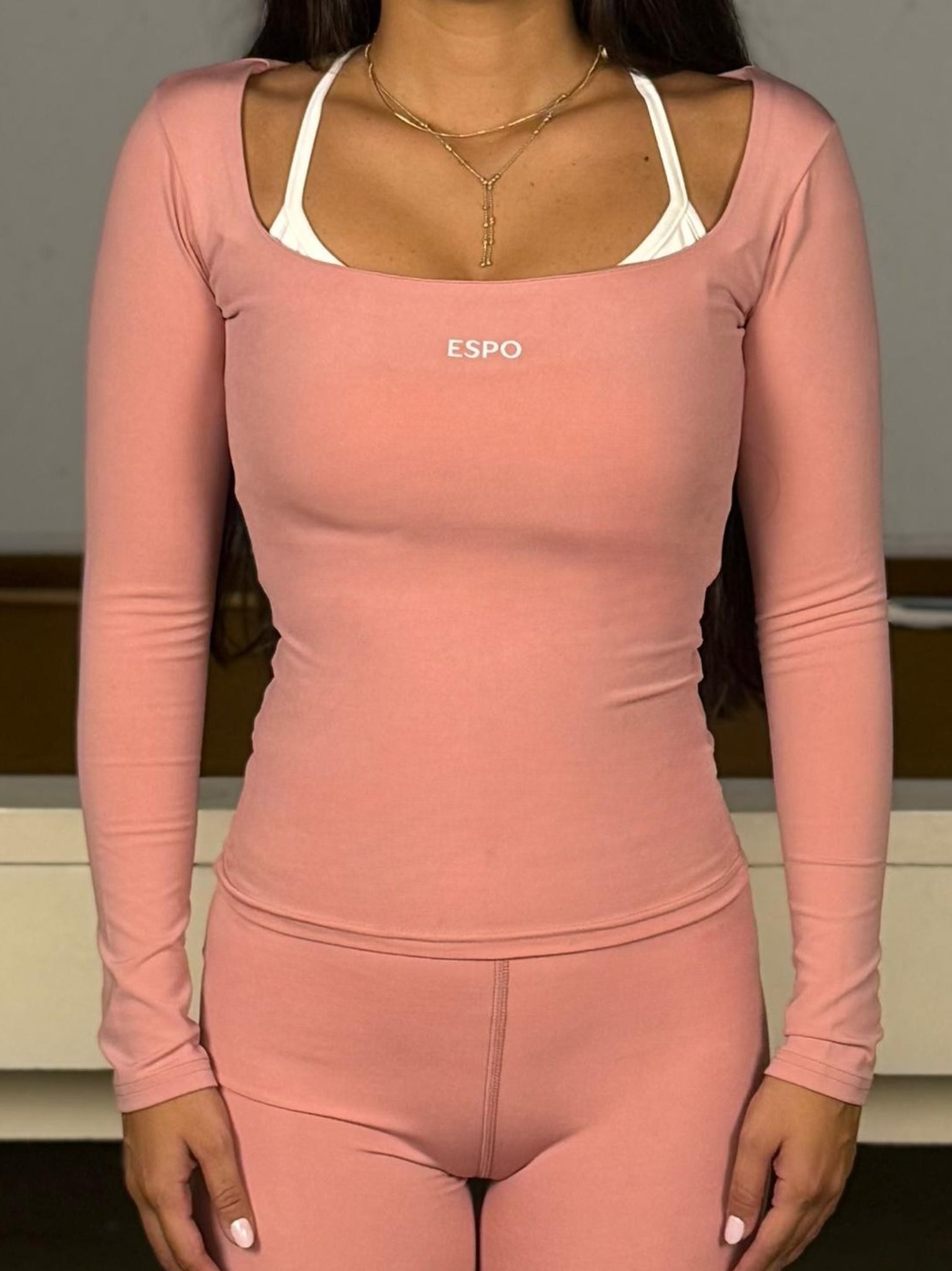 ULTRA WIDE SHOULDER LONG SLEEVE