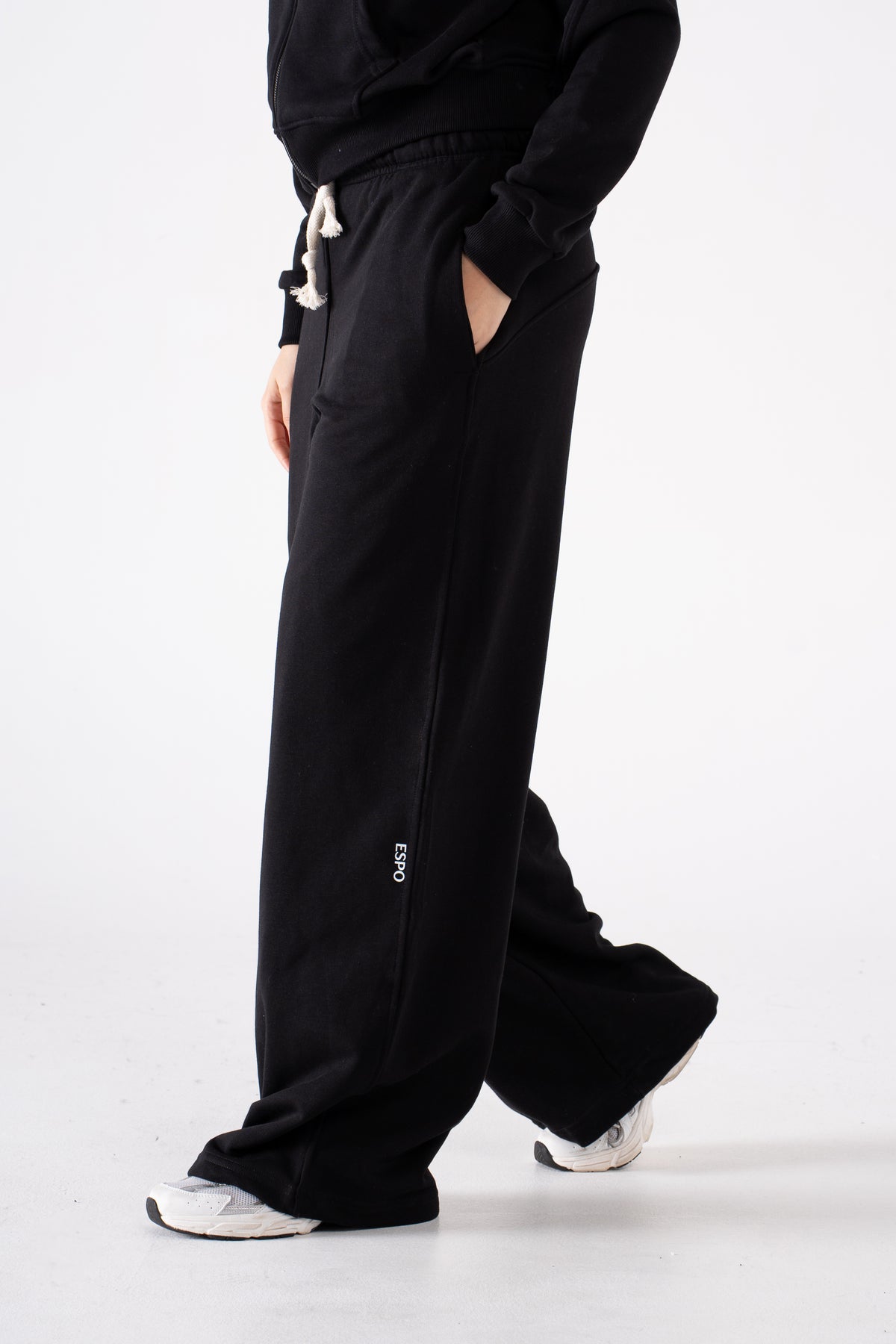 LIGHT WEIGHT ULTRA WIDE LEG SWEATS