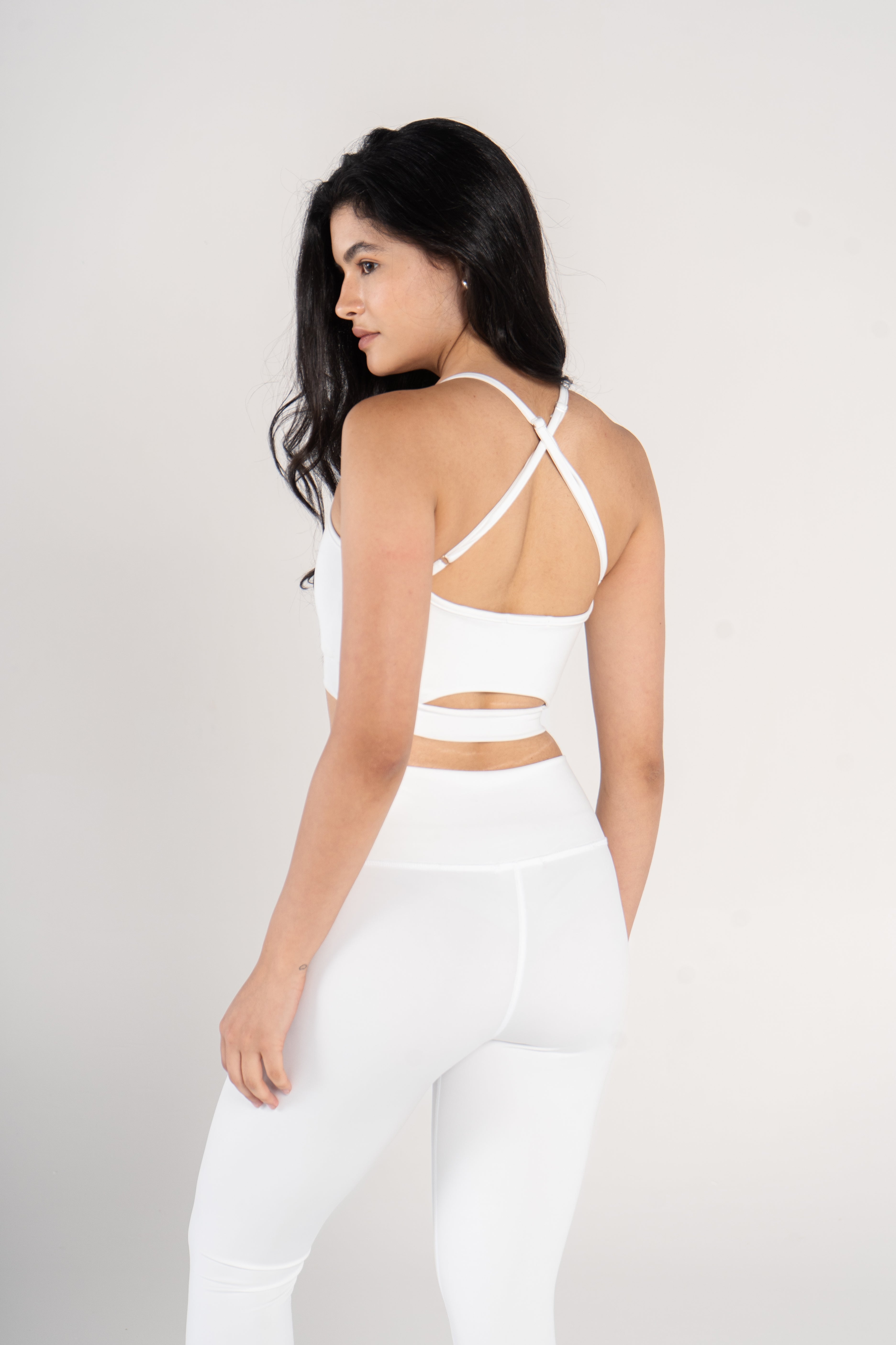 CROSS-BACK SPORTS BRA